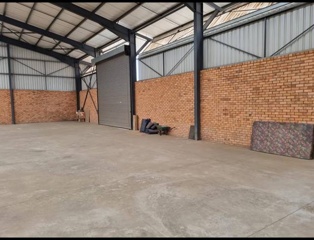 3,000M² WAREHOUSE FOR SALE IN VULCANIA